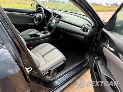 Piąte zdjęcie samochodu w środku: 2018 HONDA CIVIC LX VIN:2HGFC2E57JH513195 - miniatura