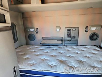 Zdjęcie 10 z 13 samochodu: 2021 VOLVO VNL SEMI TRUCK VIN:4V4NC9EHXMN278076 - miniatura
