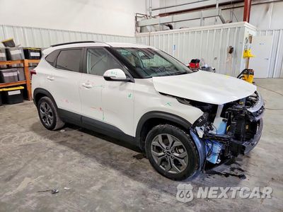 Czwarte zdjęcie samochodu z boku: 2024 KIA SELTOS S VIN:KNDEUCAA3R7551109 - miniatura