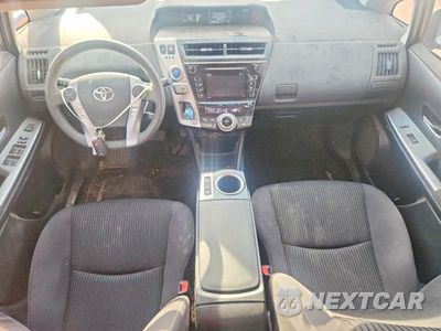 Zdjęcie 8 z 12 samochodu: 2016 TOYOTA PRIUS V THREE VIN:JTDZN3EU0GJ054974 - miniatura