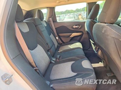 Zdjęcie 11 z 13 samochodu: 2018 JEEP CHEROKEE LATITUDE VIN:1C4PJLCB2JD539711 - miniatura