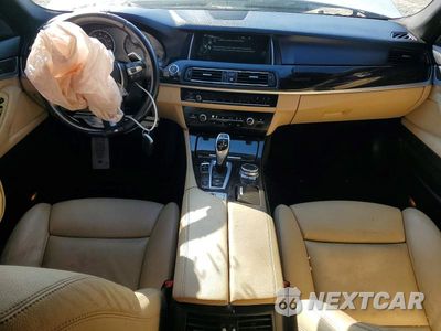 Zdjęcie 8 z 12 samochodu: 2016 BMW 528 I VIN:WBA5A5C55GD528656 - miniatura