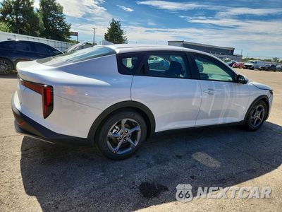 Trzecie zdjęcie samochodu z tyłu: 2026 KIA K4 LXS VIN:3KPFT4DE9TE358448 - miniatura