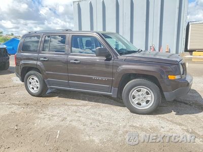 Czwarte zdjęcie samochodu z boku: 2014 JEEP PATRIOT SPORT VIN:1C4NJPBB1ED671235 - miniatura