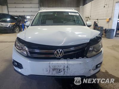 Piąte zdjęcie samochodu w środku: 2016 VOLKSWAGEN TIGUAN S VIN:WVGBV7AX4GW583822 - miniatura