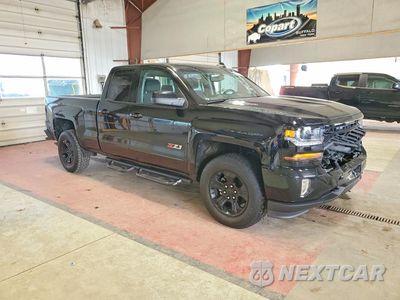 Czwarte zdjęcie samochodu z boku: 2018 CHEVROLET SILVERADO K1500 LT VIN:1GCVKREC5JZ379954 - miniatura