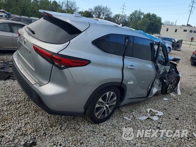 Trzecie zdjęcie samochodu z tyłu: 2022 TOYOTA HIGHLANDER XLE VIN:5TDGZRAH1NS539907 - miniatura