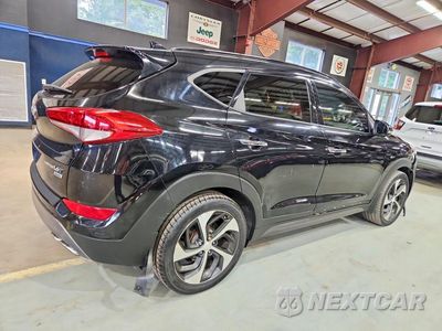Trzecie zdjęcie samochodu z tyłu: 2016 HYUNDAI TUCSON LIMITED VIN:KM8J3CA26GU236311 - miniatura