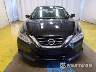 Piąte zdjęcie samochodu w środku: 2018 NISSAN ALTIMA 2.5 S VIN:1N4AL3AP4JC154984 - miniatura