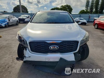 Piąte zdjęcie samochodu w środku: 2019 KIA SORENTO LX VIN:5XYPG4A31KG499124 - miniatura
