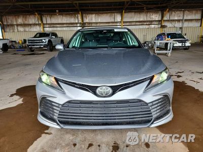 Piąte zdjęcie samochodu w środku: 2022 TOYOTA CAMRY LE VIN:4T1C11AK7NU677669 - miniatura