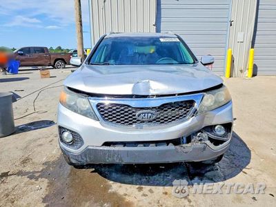 Piąte zdjęcie samochodu w środku: 2011 KIA SORENTO LX VIN:5XYKT3A11BG121979 - miniatura