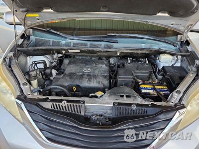 Zdjęcie 12 z 13 samochodu: 2011 TOYOTA SIENNA LE VIN:5TDKK3DC0BS041530 - miniatura
