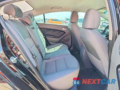 Zdjęcie 10 z 12 samochodu: 2017 KIA FORTE LX VIN:3KPFL4A72HE080604 - miniatura