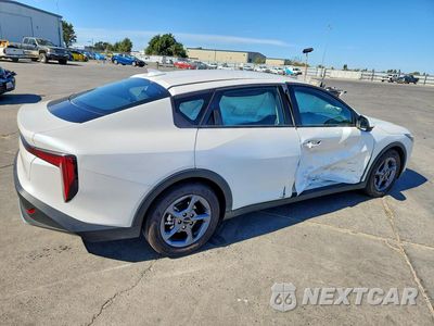 Trzecie zdjęcie samochodu z tyłu: 2026 KIA K4 LXS VIN:3KPFT4DE0TE315021 - miniatura