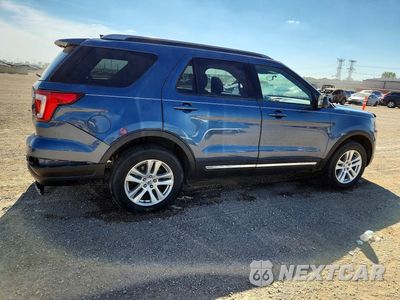 Trzecie zdjęcie samochodu z tyłu: 2019 FORD EXPLORER XLT VIN:1FM5K8D83KGA37998 - miniatura