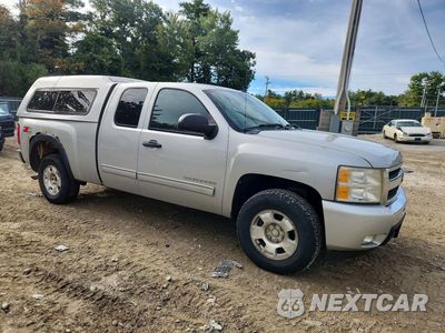 Czwarte zdjęcie samochodu z boku: 2011 CHEVROLET SILVERADO K1500 LT VIN:1GCRKSE33BZ366193 - miniatura