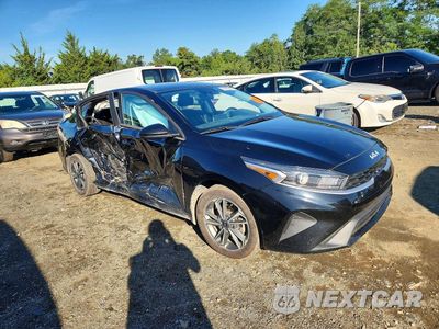 Czwarte zdjęcie samochodu z boku: 2023 KIA FORTE LXS VIN:3KPF24AD1PE519198 - miniatura