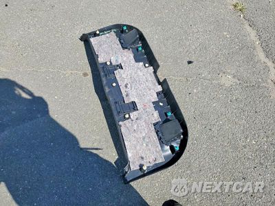 Zdjęcie 12 z 13 samochodu: 2013 TOYOTA PRIUS THREE VIN:JTDKN3DU7D1689379 - miniatura