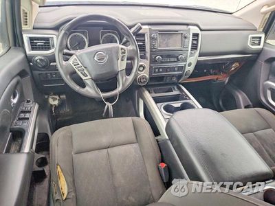 Zdjęcie 8 z 13 samochodu: 2018 NISSAN TITAN SV VIN:1N6AA1E51JN506062 - miniatura