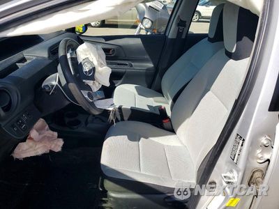 Zdjęcie 7 z 12 samochodu: 2017 TOYOTA PRIUS C ONE VIN:JTDKDTB37H1591309 - miniatura