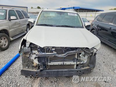 Piąte zdjęcie samochodu w środku: 2018 TOYOTA 4RUNNER LIMITED VIN:JTEZU5JR3J5177549 - miniatura