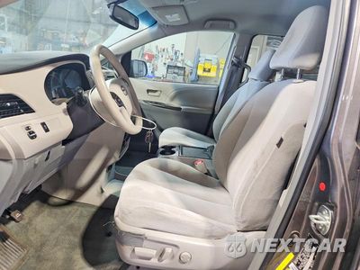 Zdjęcie 7 z 14 samochodu: 2014 TOYOTA SIENNA LE VIN:5TDKK3DC0ES443844 - miniatura