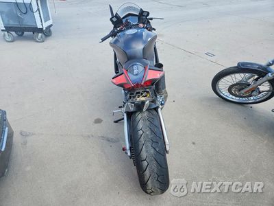 Czwarte zdjęcie samochodu z boku: 2017 APRILIA RSV4 RR VIN:ZD4KEU00XHS000223 - miniatura