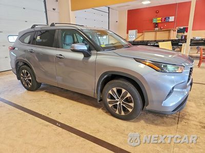 Czwarte zdjęcie samochodu z boku: 2024 TOYOTA HIGHLANDER XLE VIN:5TDKDRBH3RS561792 - miniatura