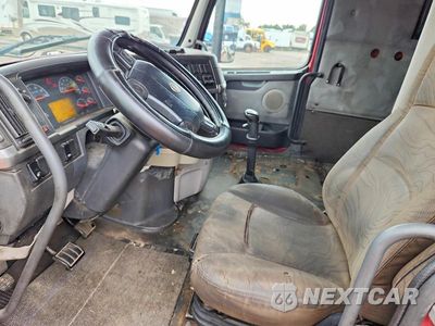 Zdjęcie 7 z 13 samochodu: 2009 VOLVO VNL SEMI TRUCK VIN:4V4NC9TH19N271219 - miniatura