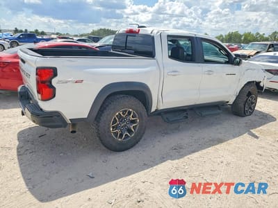 Trzecie zdjęcie samochodu z tyłu: 2024 CHEVROLET COLORADO ZR2 VIN:1GCPTFEK0R1216215 - miniatura