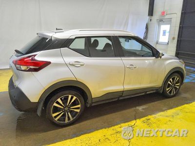 Trzecie zdjęcie samochodu z tyłu: 2020 NISSAN KICKS SV VIN:3N1CP5CV4LL554813 - miniatura
