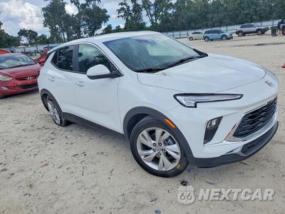 Czwarte zdjęcie samochodu z boku: 2025 BUICK ENCORE GX PREFERRED VIN:KL4AMBSP9SB176917 - miniatura