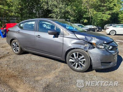 Czwarte zdjęcie samochodu z boku: 2025 NISSAN VERSA SV VIN:3N1CN8EV1SL838127 - miniatura