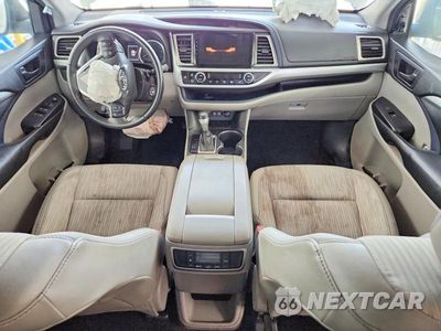 Zdjęcie 8 z 13 samochodu: 2019 TOYOTA HIGHLANDER LE PLUS VIN:5TDZZRFH9KS300764 - miniatura