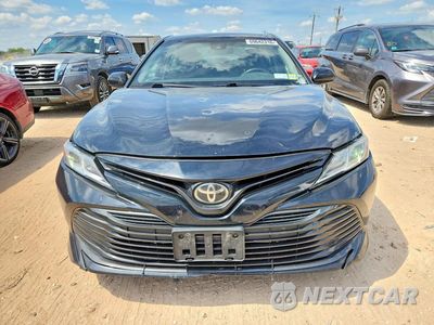 Piąte zdjęcie samochodu w środku: 2019 TOYOTA CAMRY LE VIN:4T1B11HKXKU813628 - miniatura