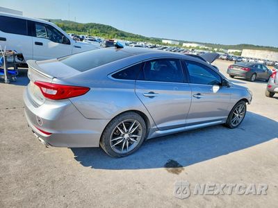 Trzecie zdjęcie samochodu z tyłu: 2015 HYUNDAI SONATA SPORT 2.0T VIN:5NPE34AB9FH045244 - miniatura