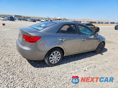 Trzecie zdjęcie samochodu z tyłu: 2010 KIA FORTE EX VIN:KNAFU4A21A5167300 - miniatura