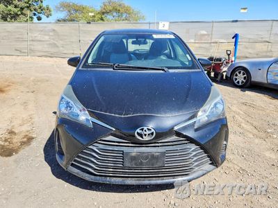 Piąte zdjęcie samochodu w środku: 2018 TOYOTA YARIS 3-DOOR LE VIN:VNKJTUD35JA090448 - miniatura