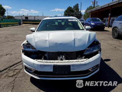 Piąte zdjęcie samochodu w środku: 2016 VOLKSWAGEN PASSAT SE VIN:1VWBT7A33GC045568 - miniatura