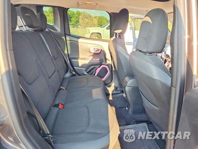 Zdjęcie 10 z 12 samochodu: 2019 JEEP RENEGADE LATITUDE VIN:ZACNJABB7KPJ74830 - miniatura