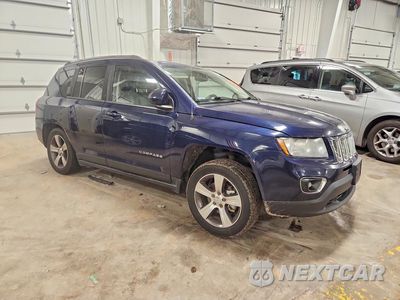 Czwarte zdjęcie samochodu z boku: 2016 JEEP COMPASS LATITUDE VIN:1C4NJDEB7GD552604 - miniatura