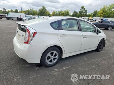 Trzecie zdjęcie samochodu z tyłu: 2013 TOYOTA PRIUS THREE VIN:JTDKN3DU5D5576622 - miniatura