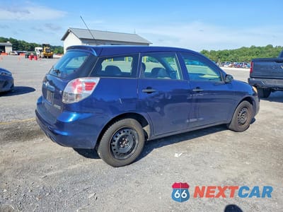 Trzecie zdjęcie samochodu z tyłu: 2005 TOYOTA MATRIX BASE VIN:2T1KR32E25C490981 - miniatura