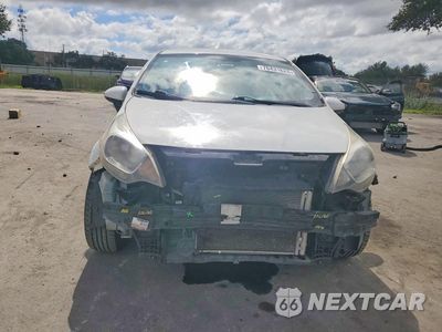 Piąte zdjęcie samochodu w środku: 2016 KIA RIO LX VIN:KNADM4A36G6689309 - miniatura