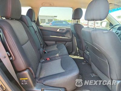 Zdjęcie 11 z 13 samochodu: 2017 NISSAN PATHFINDER SV VIN:5N1DR2MM9HC907965 - miniatura