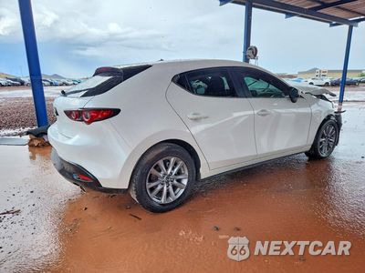 Trzecie zdjęcie samochodu z tyłu: 2026 MAZDA 3 VIN:JM1BPAJL4T1877737 - miniatura