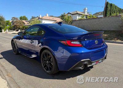 Trzecie zdjęcie samochodu z tyłu: 2026 TOYOTA GR86 PREMIUM VIN:JF1ZNBE10T8075122 - miniatura
