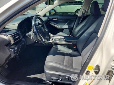 Zdjęcie 7 z 12 samochodu: 2017 LEXUS IS 200T VIN:JTHBA1D23H5040772 - miniatura