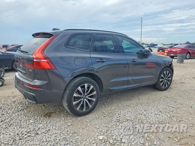 Trzecie zdjęcie samochodu z tyłu: 2024 VOLVO XC60 PLUS VIN:YV4L12RL5R1846504 - miniatura